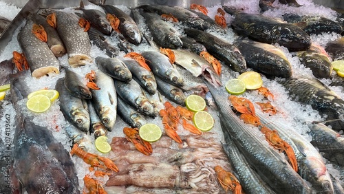 Cuadro en lienzo gekühlter Fisch am Fischmarkt - 2