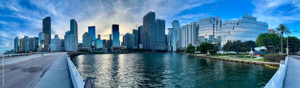 Obraz premium Miami Skyline Panorama from Brickell Key Bridge