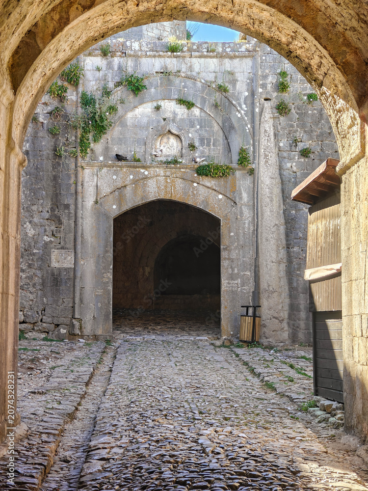 Naklejka premium Road Leading to Rozafa Castle in Albania