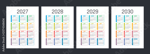 Juego de calendario 2027, 2028, 2029, 2030 español color vectorial con números de semana, fondo blanco