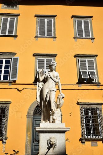  Statue de nymphe à Lucca. Italie