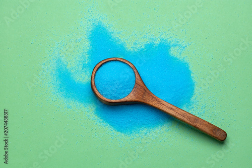 Bild auf Leinwand Blue sea salt in a spoon - Cupric sulfate