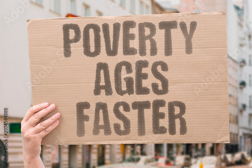 Konstfotografi "Poverty ages faster" Economic hardship accelerates biological aging