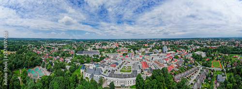 Karwina, stare miasto w Czechach. Rynek i pałac. Panorama latem z lotu ptaka.