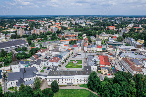 Karwina, stare miasto w Czechach. Rynek i pałac. Panorama latem z lotu ptaka.