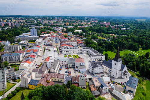 Karwina, stare miasto w Czechach. Rynek i pałac. Panorama latem z lotu ptaka.