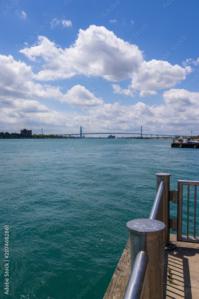 Fototapeta premium A gorgeous landscape along the Detroit River on the riverwalk in Detroit Michigan USA
