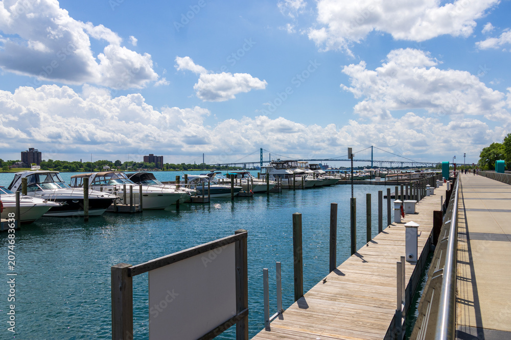 Naklejka premium A gorgeous landscape along the Detroit River on the riverwalk in Detroit Michigan USA