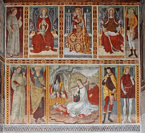 parete dipinta con Natività e immagini devozionali di Madonna e Santi nella chiesa di Santa Maria Assunta a Esine (Brescia)
