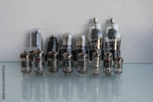 Φωτογραφία Vacuum electronic radio tubes