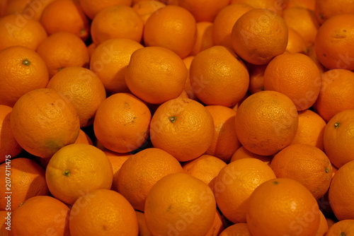 Foto Vibrant Supermarket Citrus Section Background: Close-Up of Organic Fruits in Gro