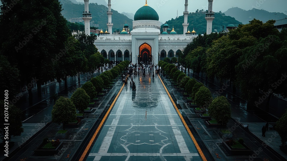 Obraz premium Beautiful Mosque Courtyard in Rainy Weather