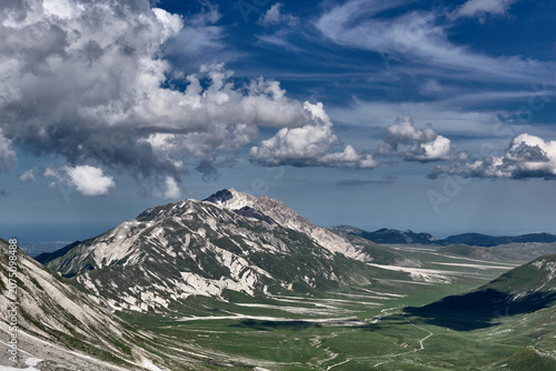 Cielo estivo sulle montagne del GRAN SASSO D'ITALIA