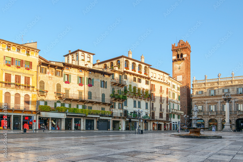 Fototapeta premium Awesome view of Piazza delle Erbe (Market square), Verona, Italy