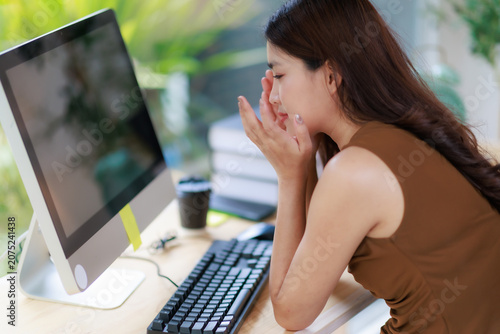 Canvastavla Young Asian woman experiencing severe eye strain and headache from prolonged com