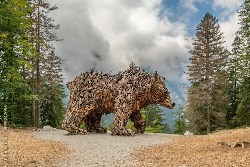 Naklejka premium Large Wooden Bear Sculpture, Molveno, Italy