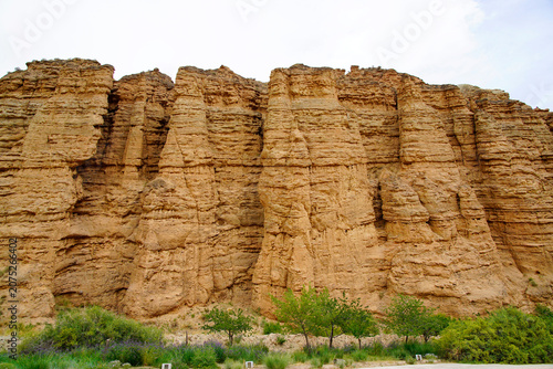 Fotografía Real shot of loess erosion Danxia landform stratification gully soil mountain