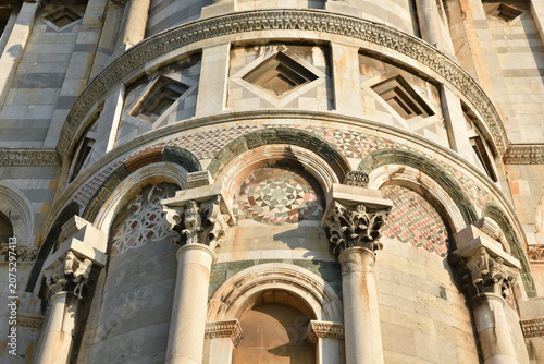 Baptistère gothique à Pisa. Italie	