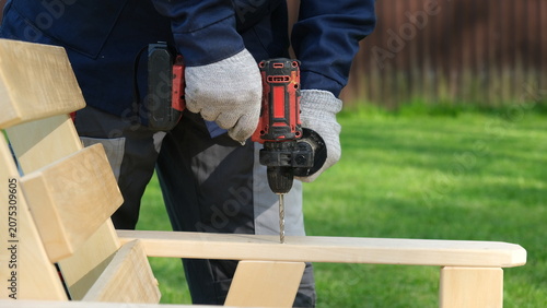 Foto Builder worker using cordless hammer drill