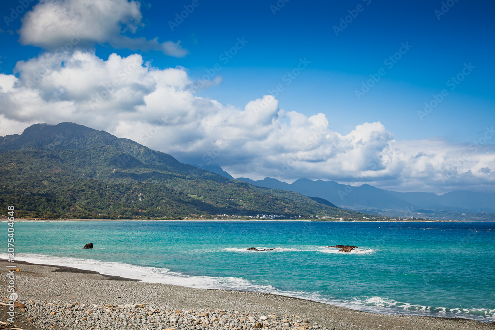 Fototapeta premium Sanxiantai Beach and Mountain Coast in Taiwan