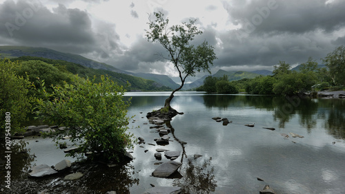 Cuadro en lienzo Llyn Padarn is a glacially formed lake in Snowdonia, Gwynedd, North Wales, and is an example of a moraine dammed lake