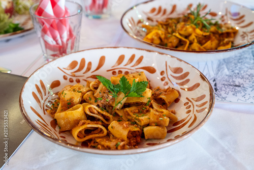 Fotografía Classic Italian pasta dish with homemade sauce and fresh ingredients restaurant