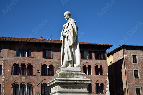 Statue Place du Duomo à Lucca. Italie
