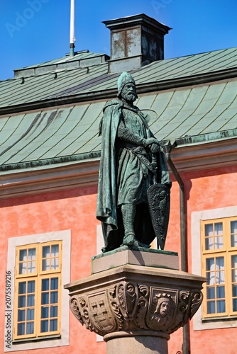 Foto Statue von Axel Oxenstierna vor dem historischen Riddarhuset, dem Haus des Adels
