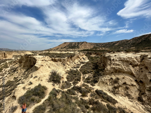 Fotografie Panoramic view across a vast barren badlands plain