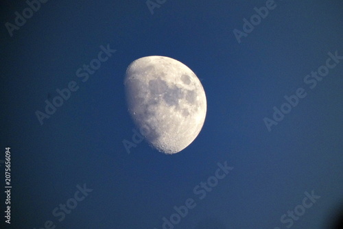 Zunehmender Mond über dem Siebengebirge
