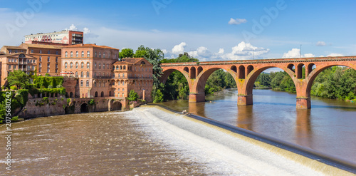 Obraz na płótnie Historic Pont Neuf bridge over the Tarn river in Albi, France