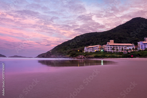 paisagem do crepúsculo na praia do Santinho, Ingleses, Florianópolis, Santa Catarina, Brasil  
