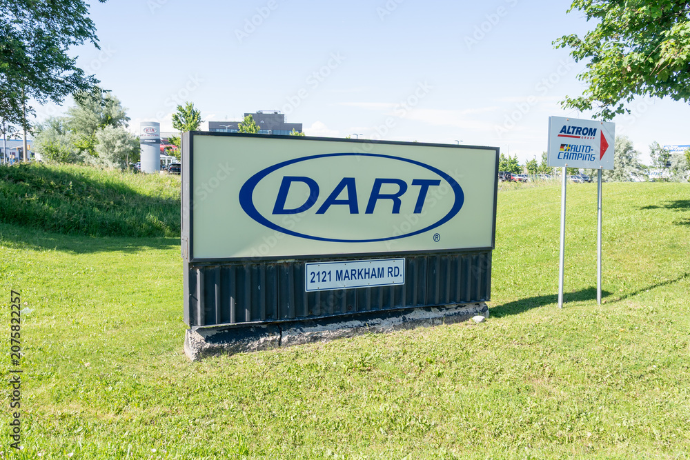 Obraz premium Toronto, Ontario, Canada - June 27, 2026: The entrance sign for Dart Container Corporation Canadian Office and Plant on Markham Road in Toronto, Ontario, Canada. Dart Container Corporation is an Amer