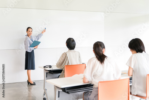 Obraz na plátně Female instructors, teachers, and cram school instructors who give lectures in front of a whiteboard at cram schools, seminars, and workshops