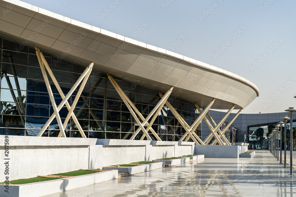 Obraz premium Riyadh, Saudi Arabia - February 21, 2026: Modern exterior facade and architecture of the Riyadh International Convention and Exhibition Center.