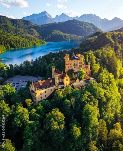 Fotografie The beautiful Hohenschwangau Castle, situated on the shores of the picturesque A