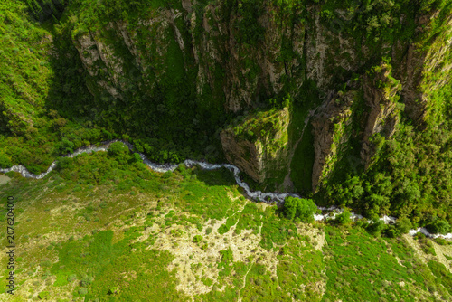 Foto Aerial View of a River Winding Through a Green Gorge