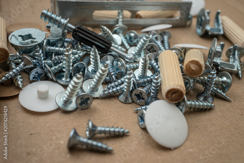 Foto Furniture Assembly Concept with Screw and Fastener Set for Cabinet Construction