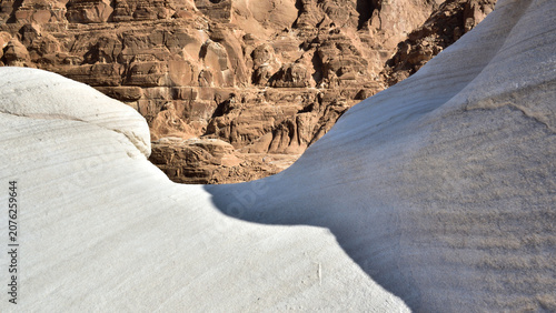 Fényképezés Egypt. White Canyon. Three Colors. Stones in the desert.