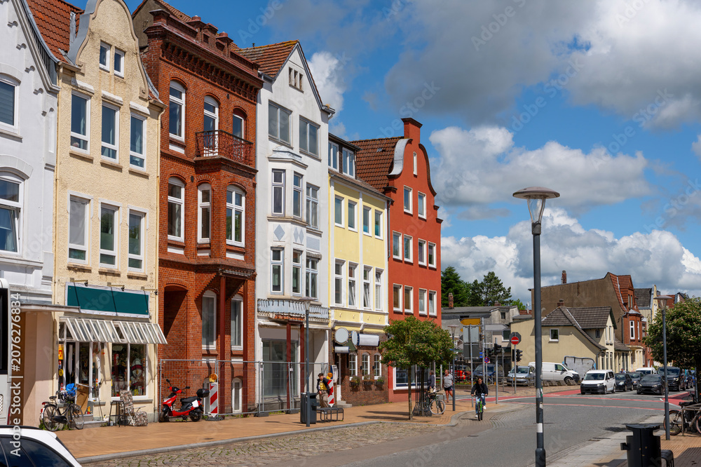 Fototapeta premium Husum, Graue (bunte) Stadt am Meer, Altstadt