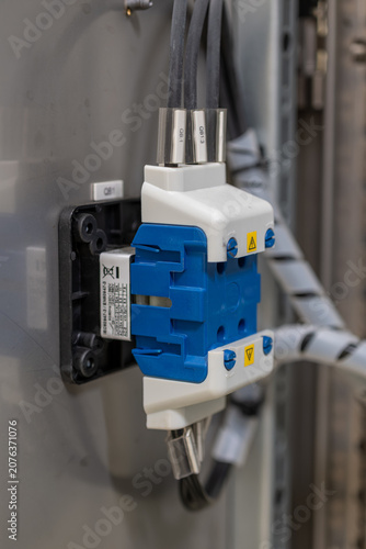 Foto Close-up of the rear part of the main switch on an electrical cabinet