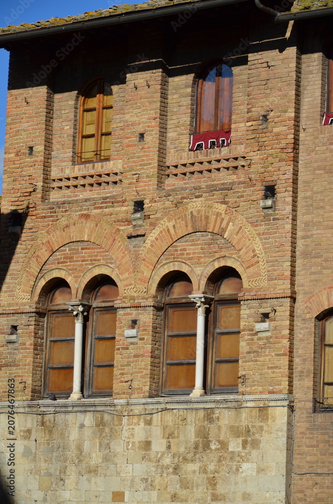 Obraz premium historic building located in the center of San Gimignano