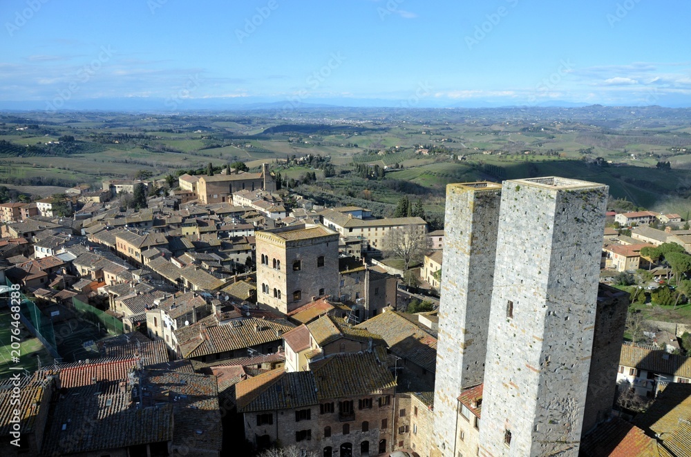 Obraz premium Towers and rooftops in the historic village of San Gimignano