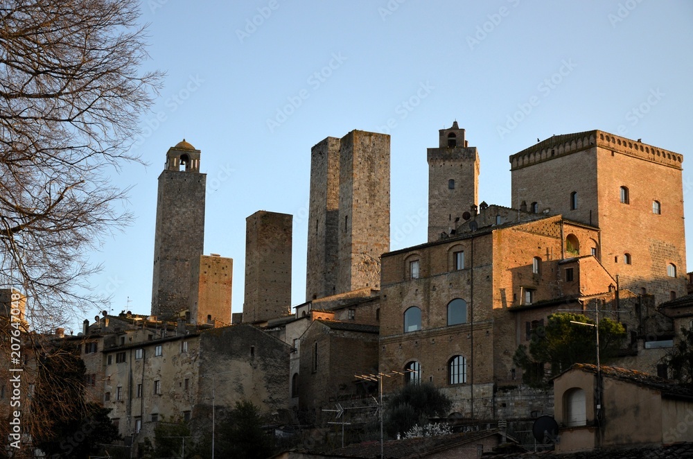 Obraz premium San Gimignano, Italy 03.04.2020: Medieval town of San Gimignano