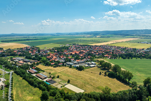Foto Drone view of Wernigerode - Minsleben village in the Harz district, Saxony Anhal