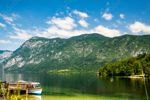 Cuadro en lienzo Traditional boat on Lake Bohinj surrounded by alpine mountains in Slovenia repre