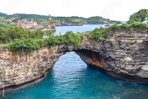 Broken Beach is a breathtaking coastal wonder with turquoise waters, dramatic limestone cliffs, and a natural sea arch. This hidden paradise showcases the raw beauty and power of nature.