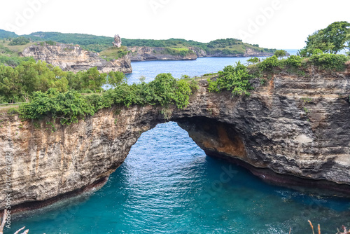 Broken Beach is a breathtaking coastal wonder with turquoise waters, dramatic limestone cliffs, and a natural sea arch. This hidden paradise showcases the raw beauty and power of nature.