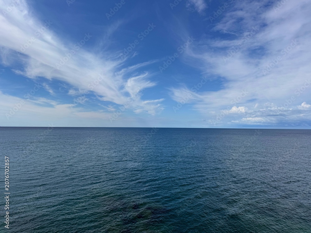 Obraz premium Vast blue ocean and sky with beautiful clouds.