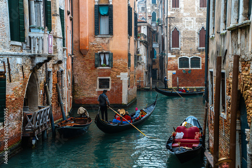 Slika na platnu street view of jewish quarter in venice, italy